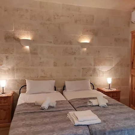 Villa Charming House Of Character With Pool And Jacuzzi Qala