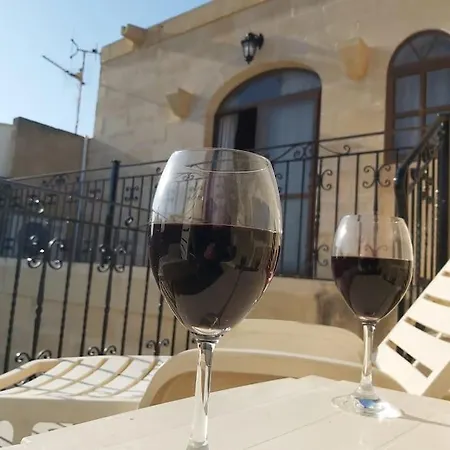 Charming House Of Character With Pool And Jacuzzi Qala