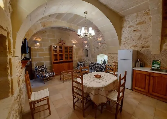 Charming House Of Character With Pool And Jacuzzi Villa Qala