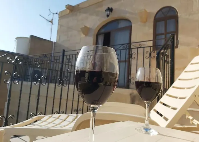 Charming House Of Character With Pool And Jacuzzi Qala